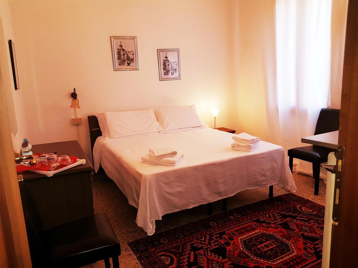 Residenza Ponte Degli Scalzi เวนิส ภายนอก รูปภาพ